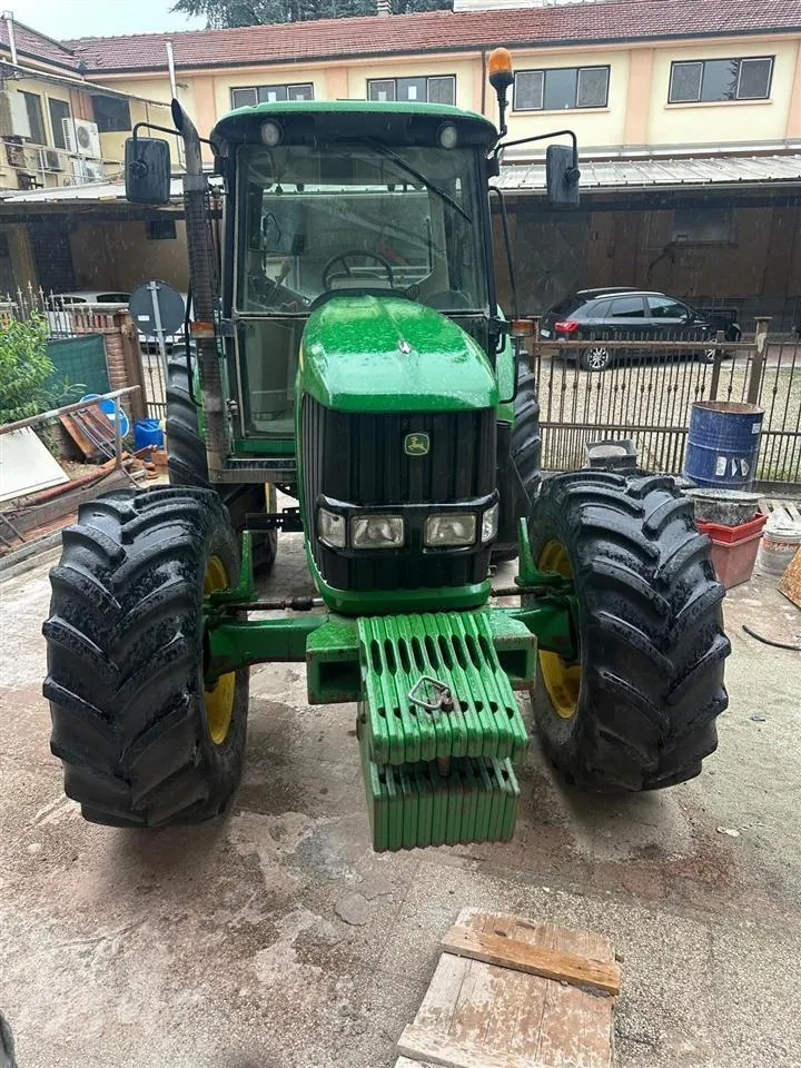 Shitet Traktor John Deere 6630 2012