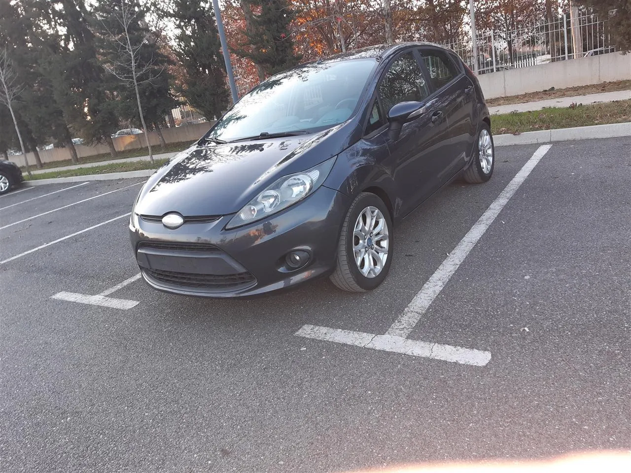 shitet ford fiesta viti benzin--gaz automatike. 2010