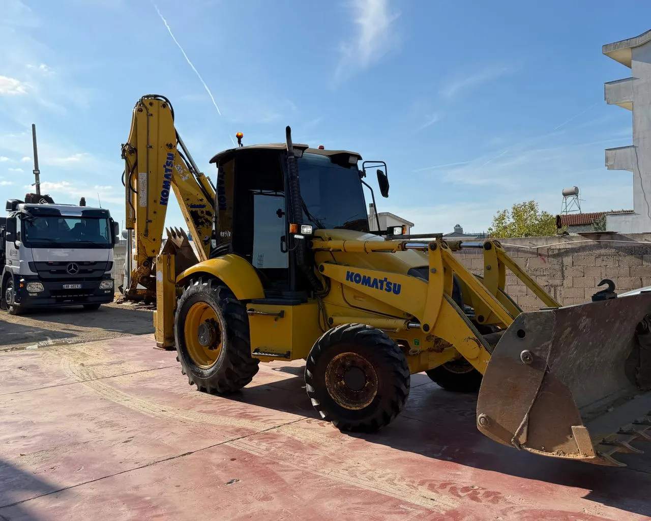 Komatsu 2003