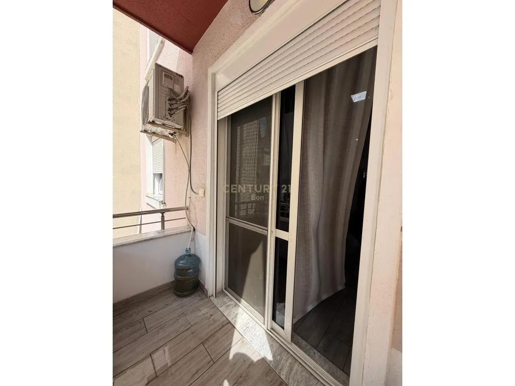 Jepet me qira apartament 1+1 ne Bulevard, Durres-3