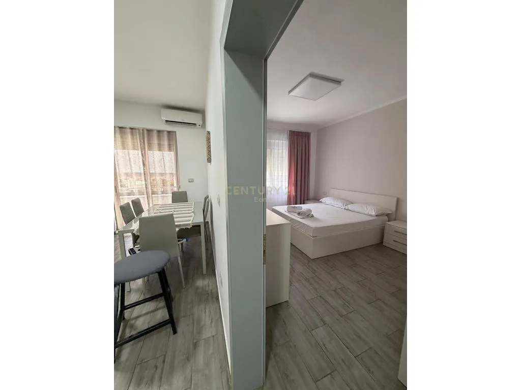 Jepet me qira apartament 1+1 ne Bulevard, Durres-4