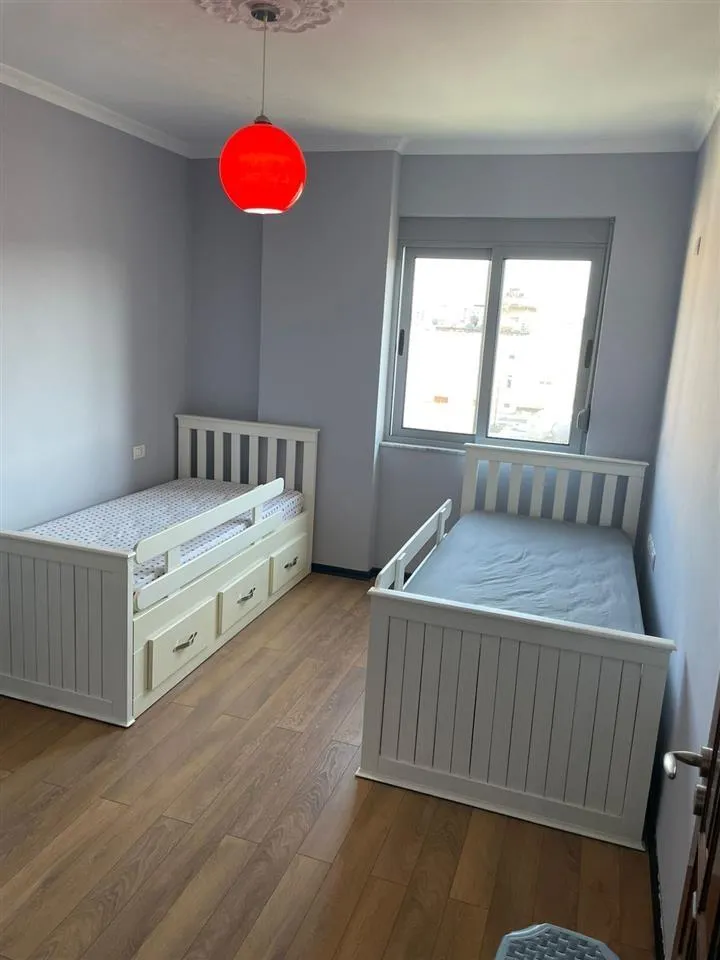 JEPET ME QIRA APARTAMENT 2+1 TEK STADIUMI DURRES-2