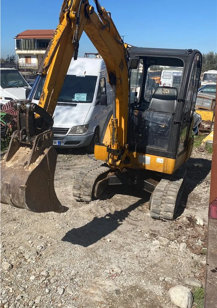 SHITET NDRROHET MINI SKAVATOR 2.5 TONSH JCB NE GJENJE TE MIR 2003