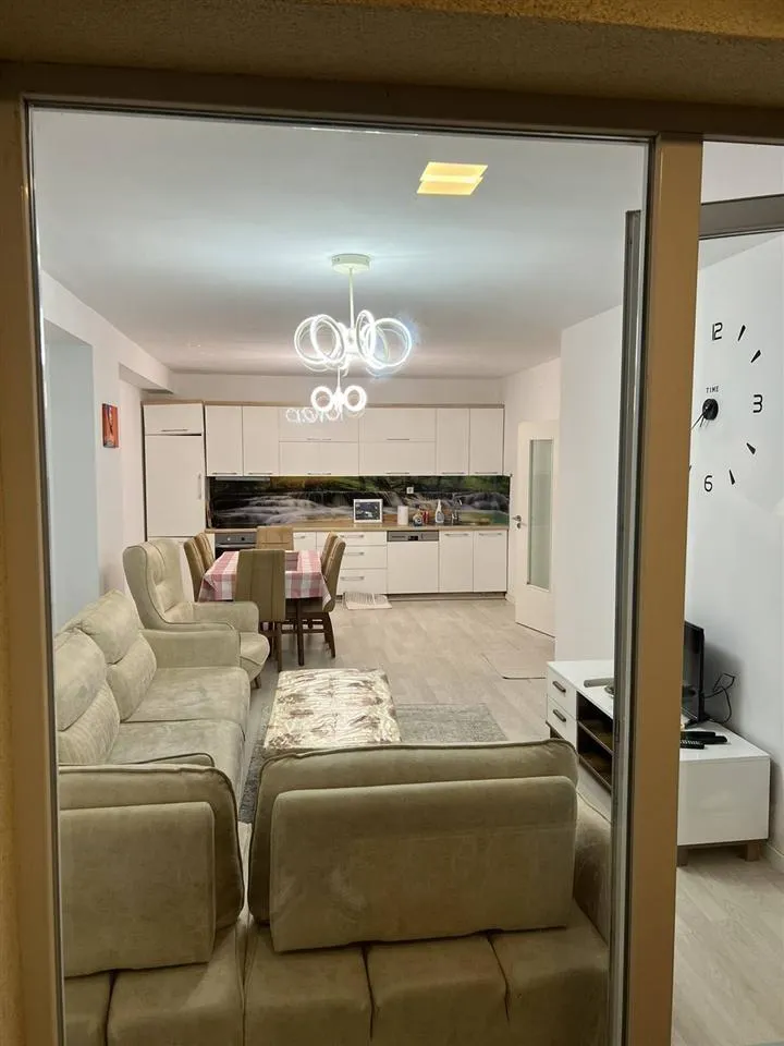 Ipet me qira banesa 3 dhomeshe 92m2. Fushe Kosov rr.Dardania-1