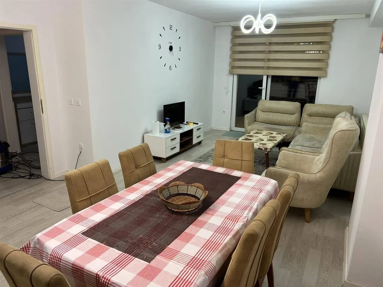 Ipet me qira banesa 3 dhomeshe 92m2. Fushe Kosov rr.Dardania-2