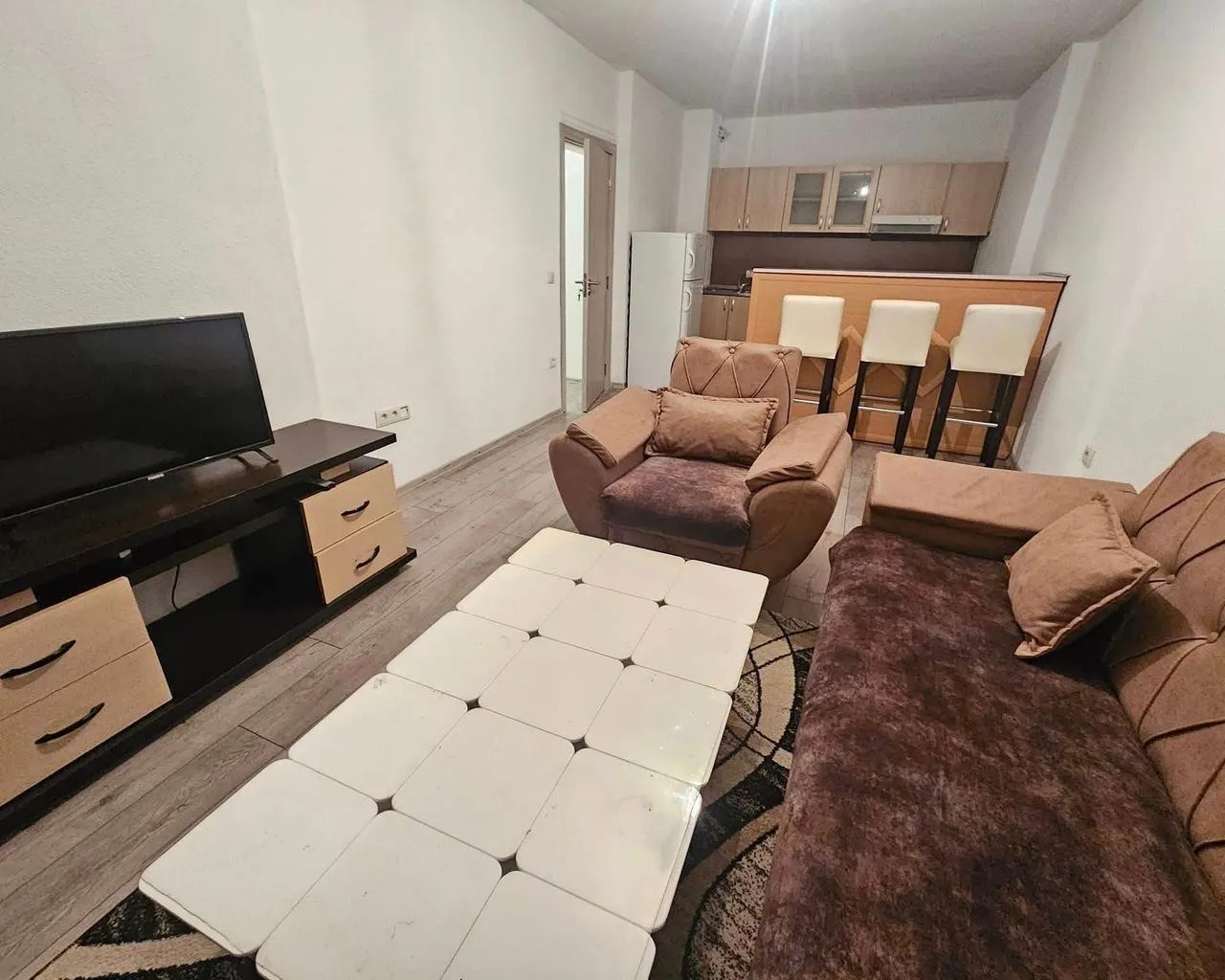 Ipet me qera banesa 3 dhomëshe 80m2 Fushë Kosovë-2