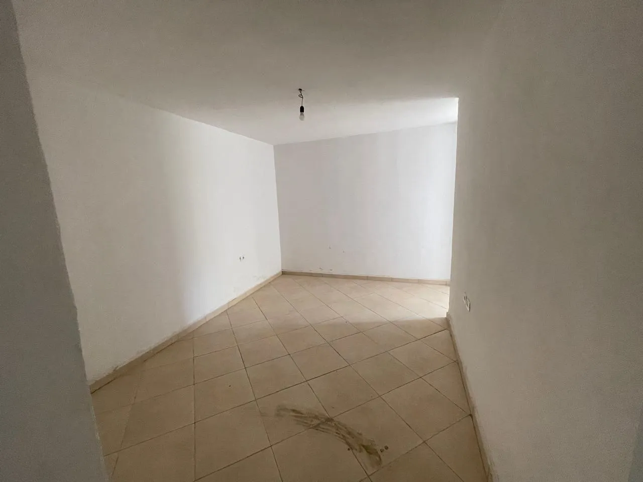 SHITET APARTAMENT 2+1 TEK STACIONI I TRENIT !-3
