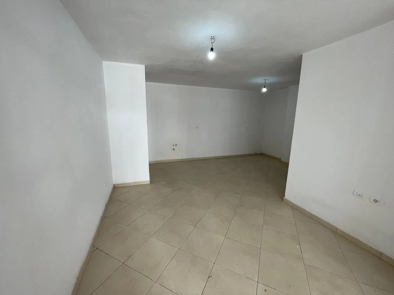 SHITET APARTAMENT 2+1 TEK STACIONI I TRENIT !-5