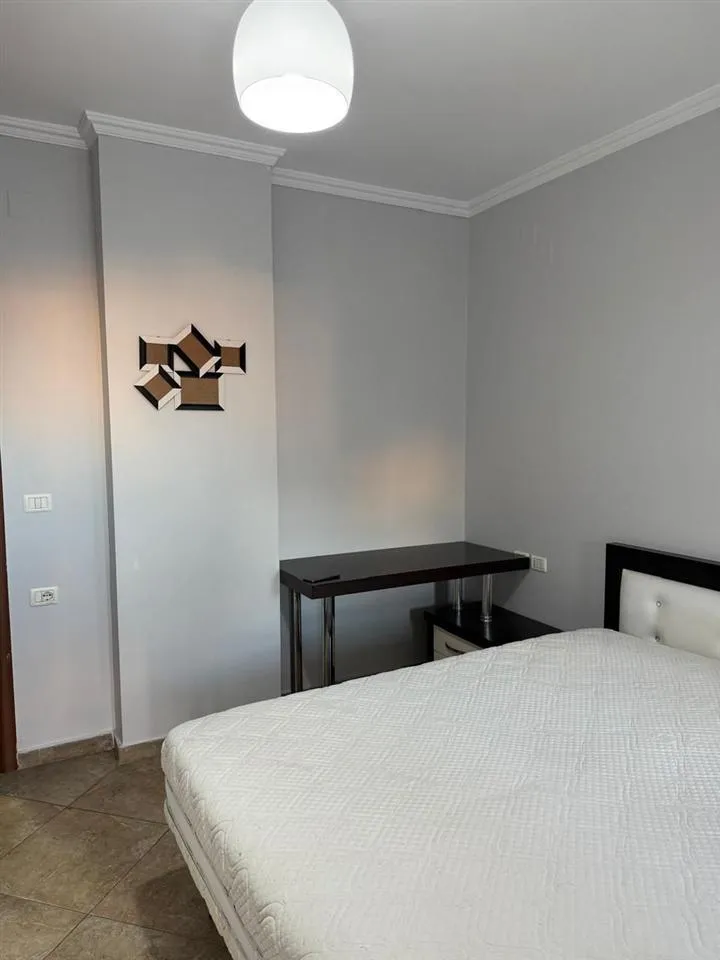 APARTAMENT ME QERA 1+1 YZBERISHT 40.000 LEKE-3