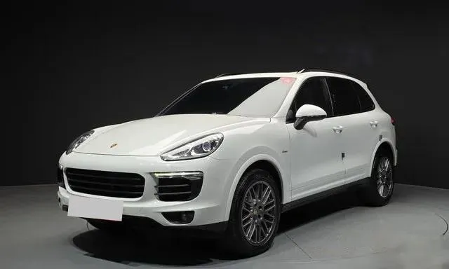 Porsche Cayenne 3.0 Platinum Edition 2017