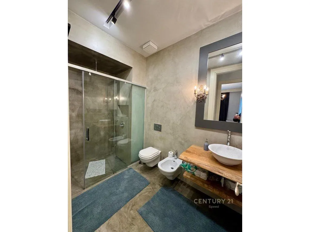 qira apartament 2+1+Post Parkimi tek Ambasador 3!!-3