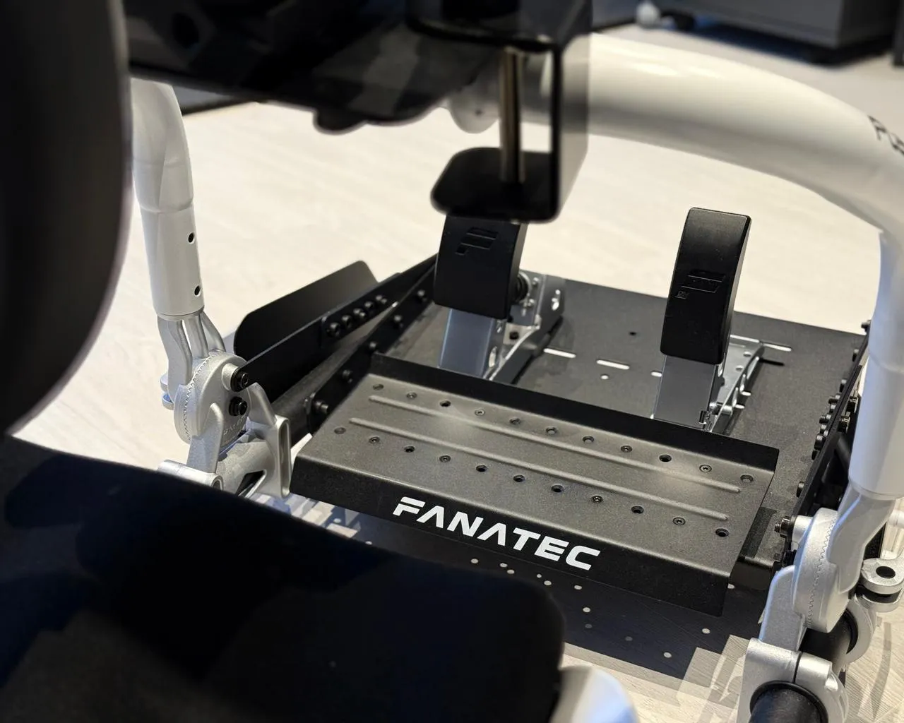 Shitet Set i Plote Sim Racing dhe PC Gaming-3