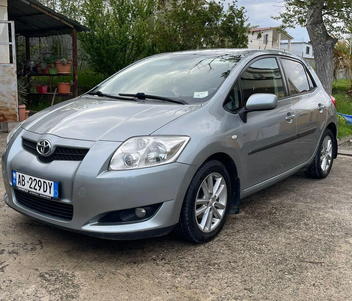 Shitet Toyota Auris .4 nafte 2010