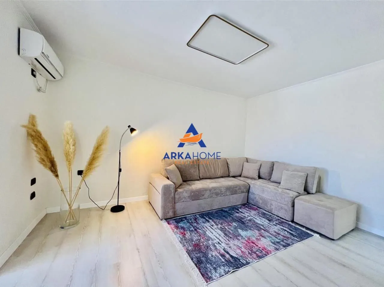 SHITET APARTAMENT 1+1 RRUGA GJIK KUQALI, PRANË STADIUMIT DI