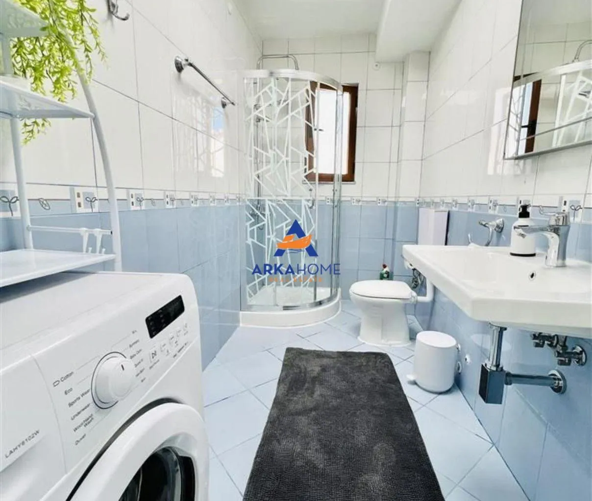 SHITET APARTAMENT 1+1 RRUGA GJIK KUQALI, PRANË STADIUMIT DI-1
