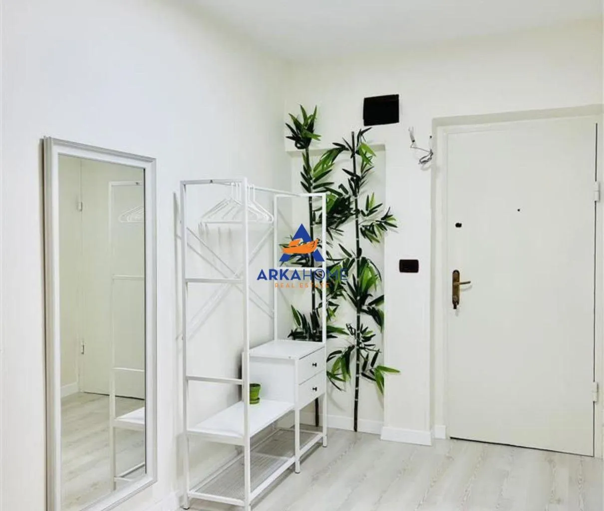 SHITET APARTAMENT 1+1 RRUGA GJIK KUQALI, PRANË STADIUMIT DI-4