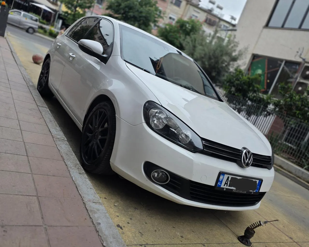 Shitet ose nderrohet golf 6 1.4 benzin gaz 2010