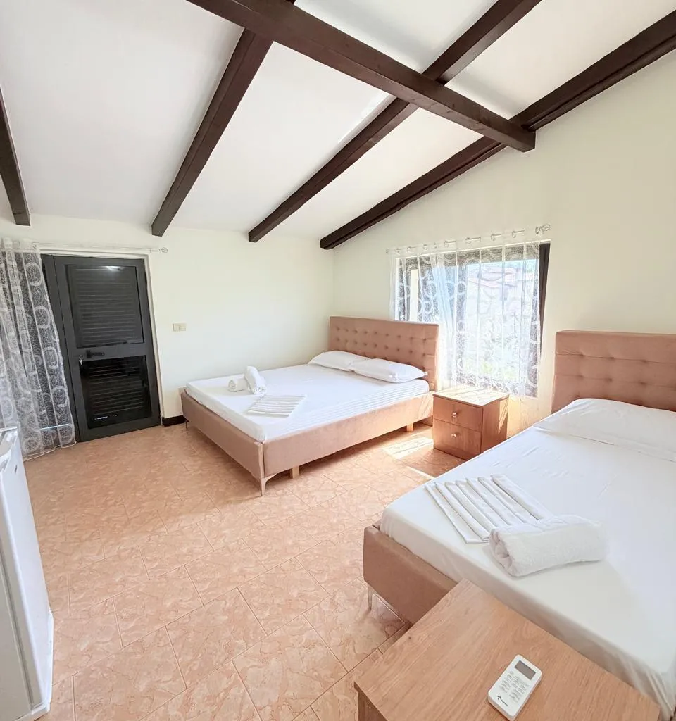 JEPET ME QERA APART-HOTEL NE ZONEN HEKURUDHA, PLAZH-1