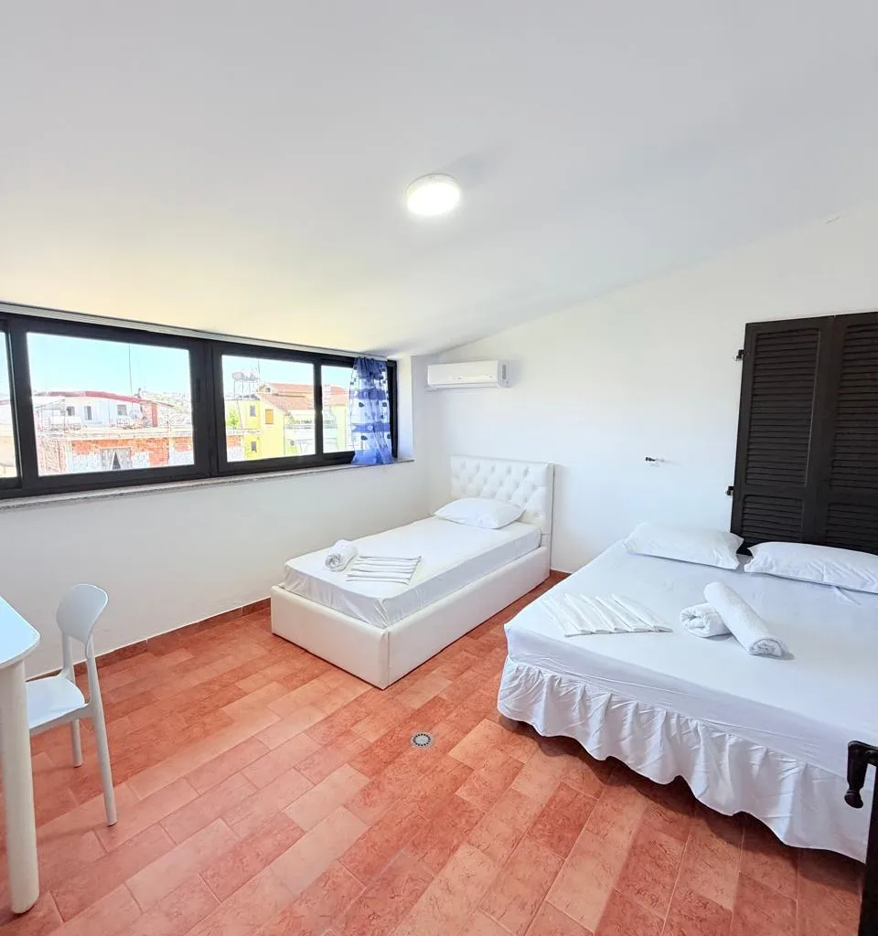 JEPET ME QERA APART-HOTEL NE ZONEN HEKURUDHA, PLAZH-4