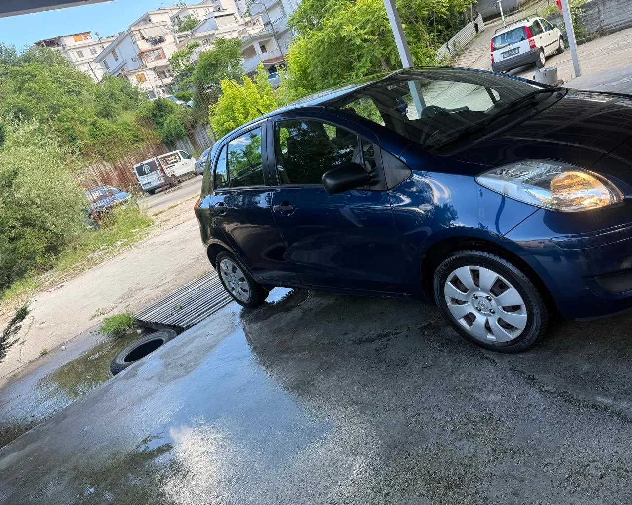 Shes toyota yaris 1.0 benzine viti euro 5 super gjendje