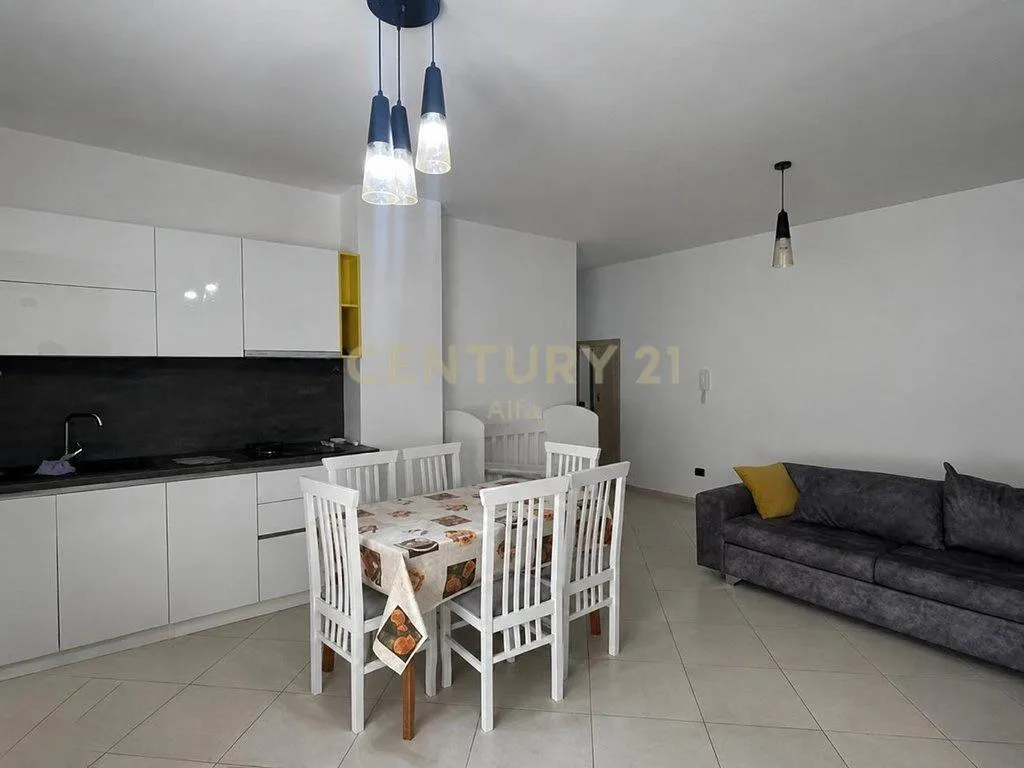 Shitet apartament 2+1 ne hyrje te Freskut!-2