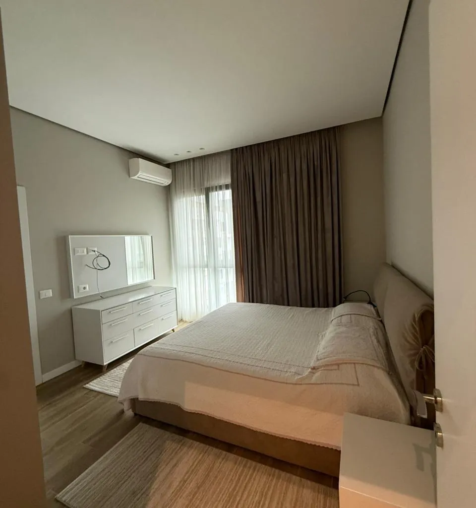 Apartament post parkimi me qira , Sqaure 21