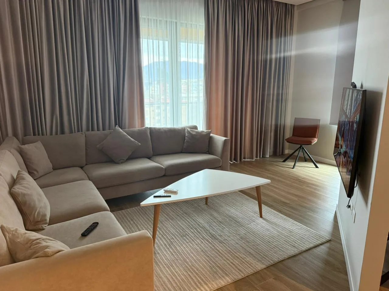 Apartament post parkimi me qira , Sqaure 21-2