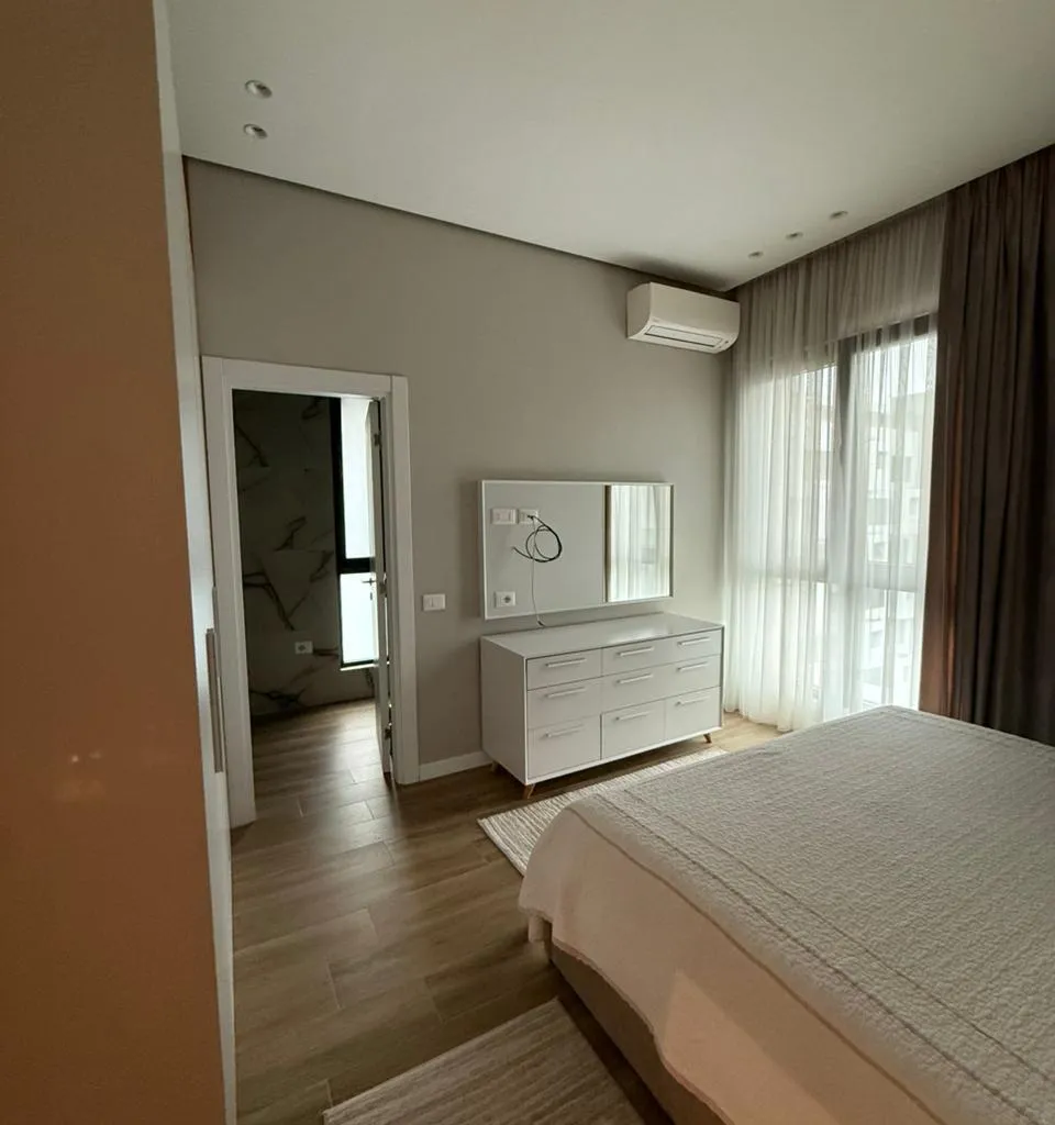 Apartament post parkimi me qira , Sqaure 21-4