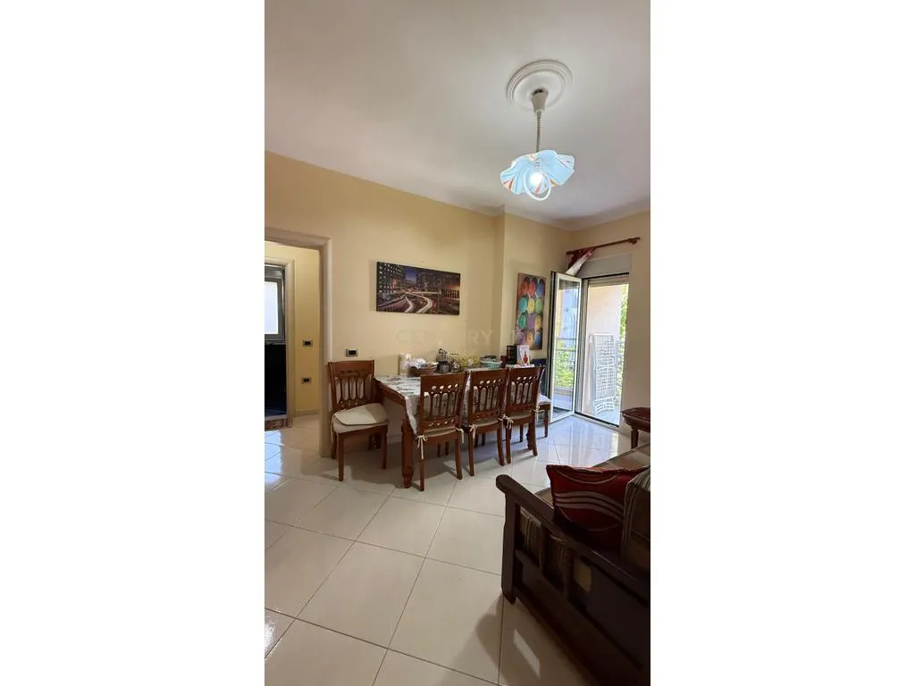 + Apartament 2+1 Me Qira në Plazh, Durrës 20M La-1