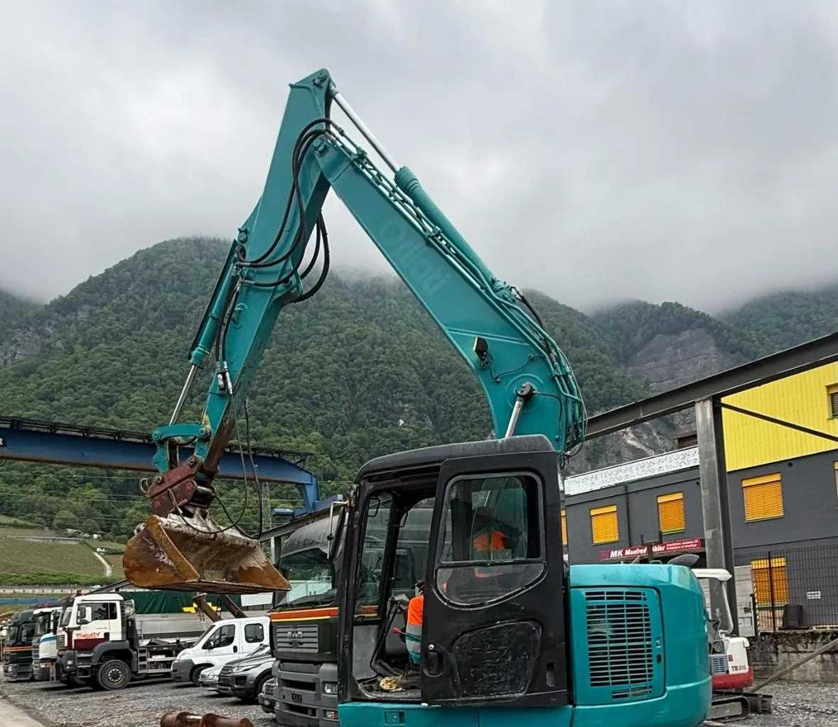 Komatsu 2012